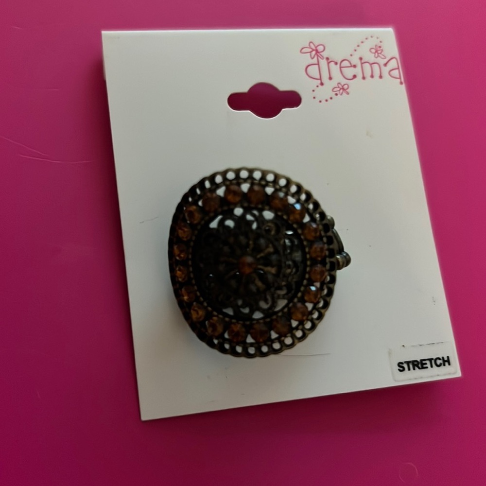 Stretchy ring